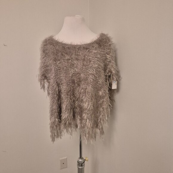 Taupe Sweater Shrug For Comfort and Easy Movement 1 Size - Picture 3 of 6